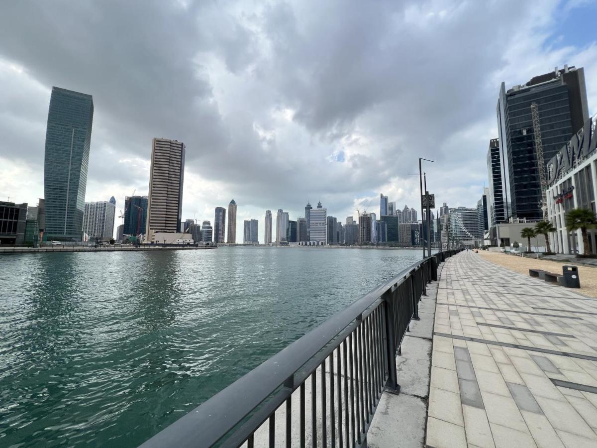 5-star Luxury Studio Near Burj Khalifa Amazing Canal & Views!