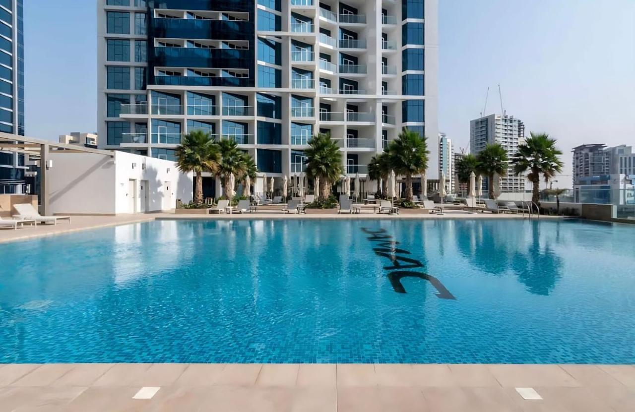 5-star Luxury Studio Near Burj Khalifa Amazing Canal & Views!