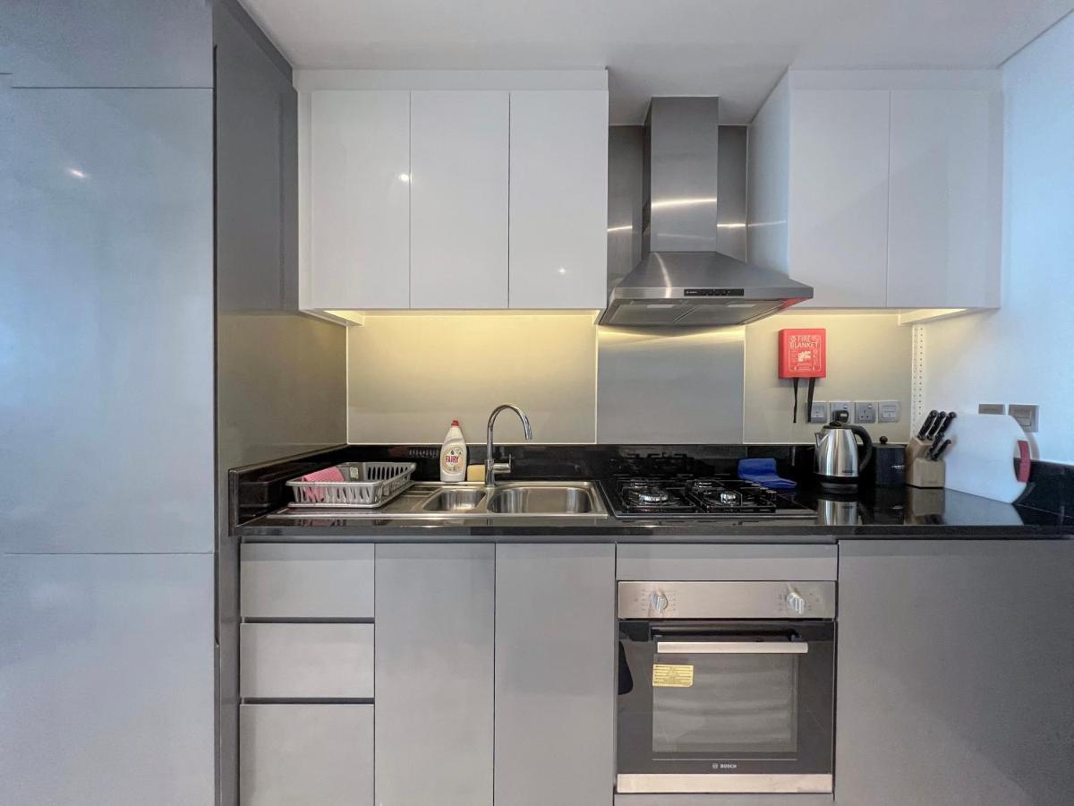 Apartment 5-star Luxury Studio Near Burj Khalifa Amazing Canal & Views! *