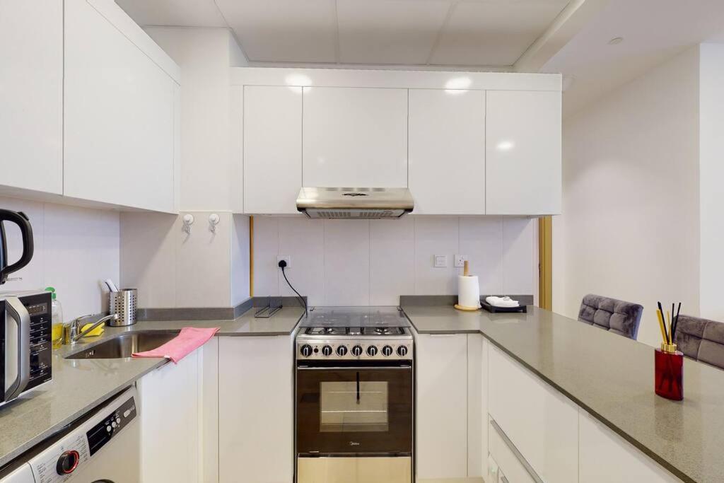 Apartment Lovely And Spacious 1 Bedroom With Extra Sofa Bed