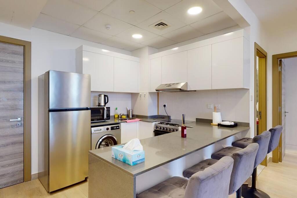 Lovely And Spacious 1 Bedroom With Extra Sofa Bed * Dubai