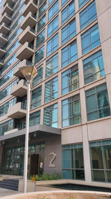 Marina 1 Bedroom Apt. Walking Distance Jbr. *