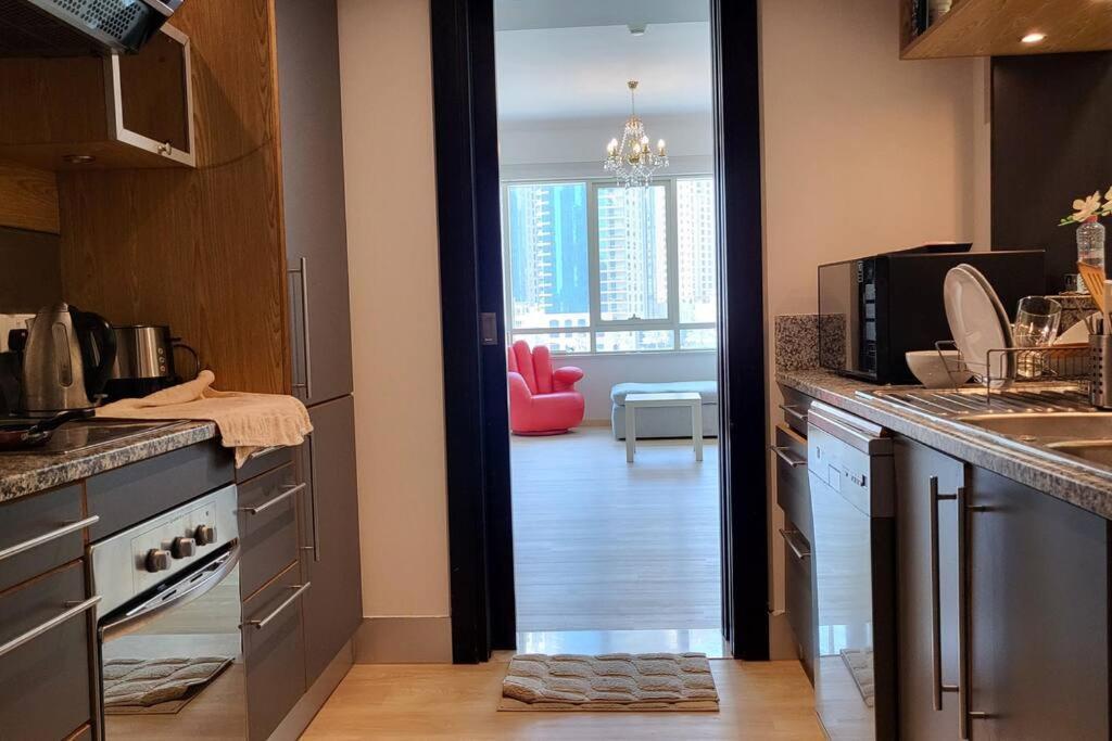 Marina 1 Bedroom Apt. Walking Distance Jbr. * Dubai