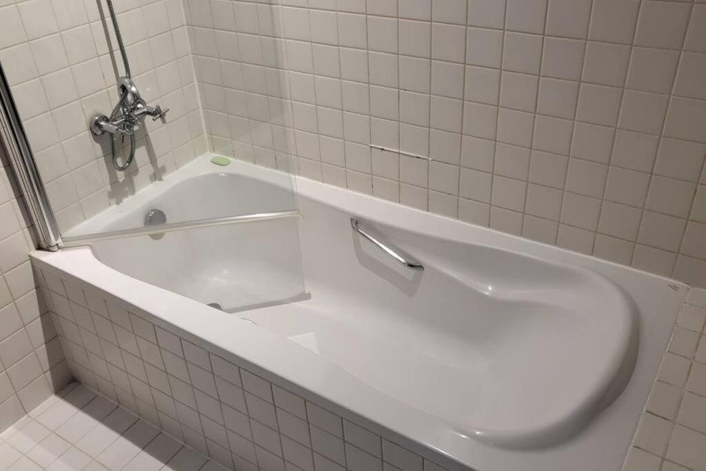 Marina 1 Bedroom Apt. Walking Distance Jbr. Apartment