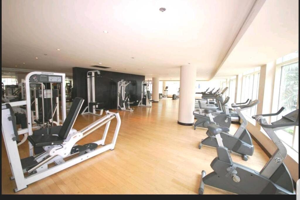 Marina 1 Bedroom Apt. Walking Distance Jbr. Apartment