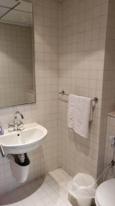 Marina 1 Bedroom Apt. Walking Distance Jbr. Apartment