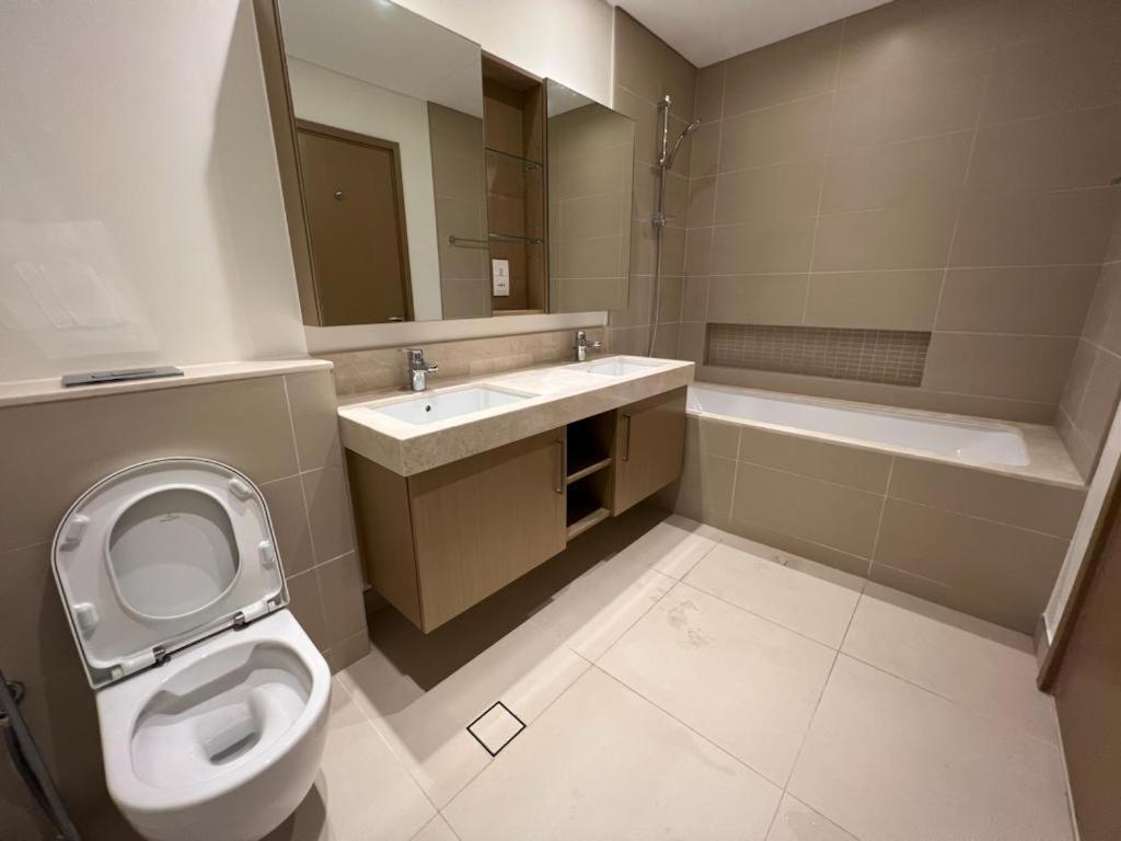 52-42 Marina Apartment Dubai