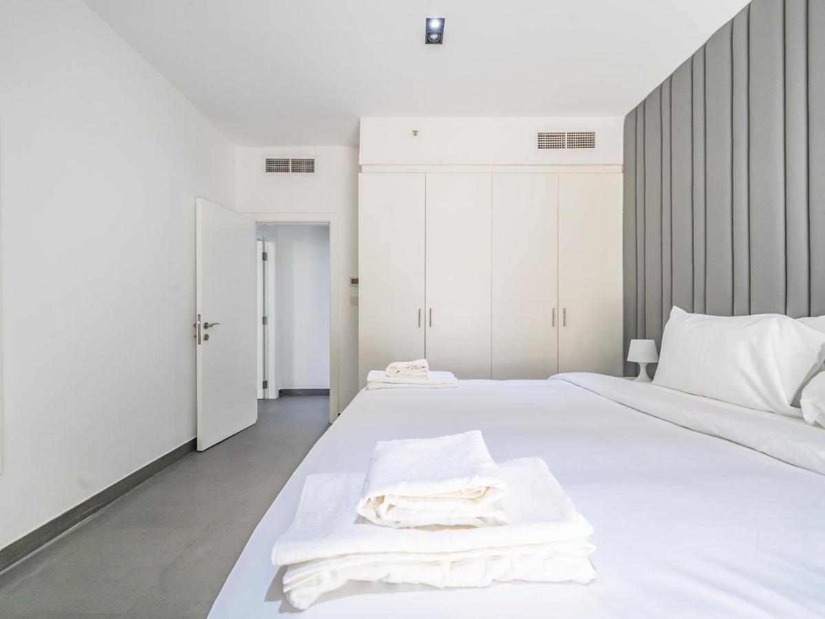 Luxury Waterfront With Access Apartment Dubai