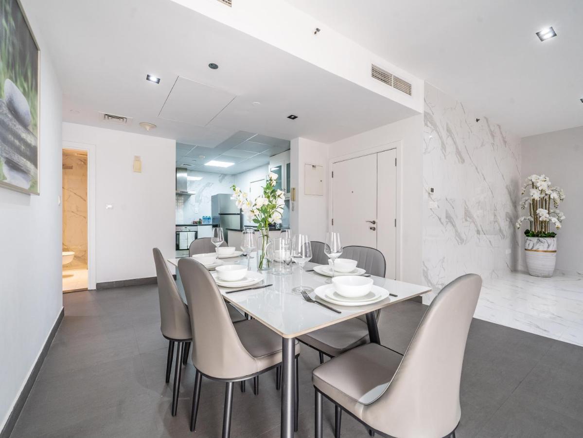 Luxury Waterfront With Access