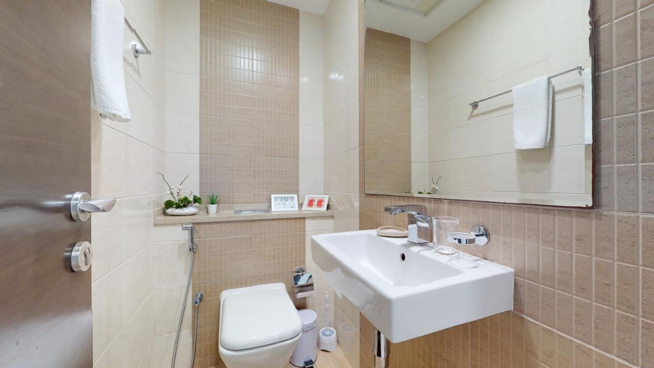 Br Luxe 1 Bdr W/ Balcony & Sea Views Apartment *