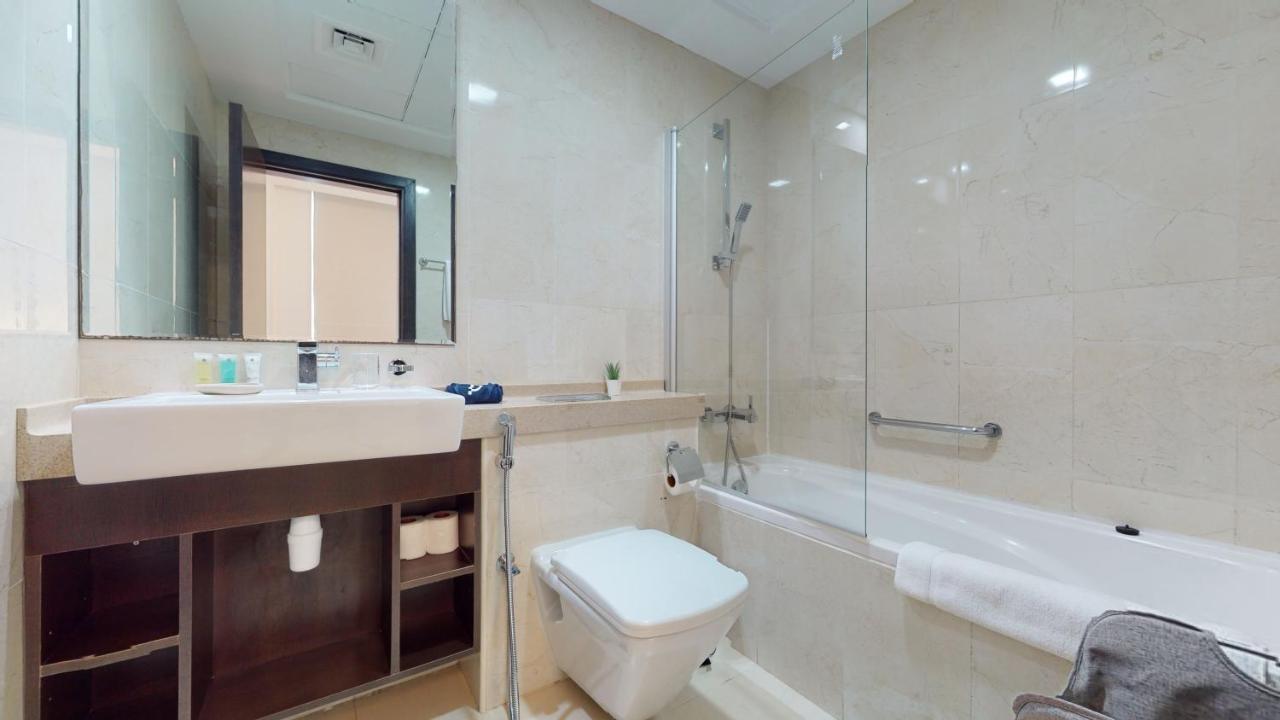 Br Luxe 1 Bdr W/ Balcony & Sea Views Apartment