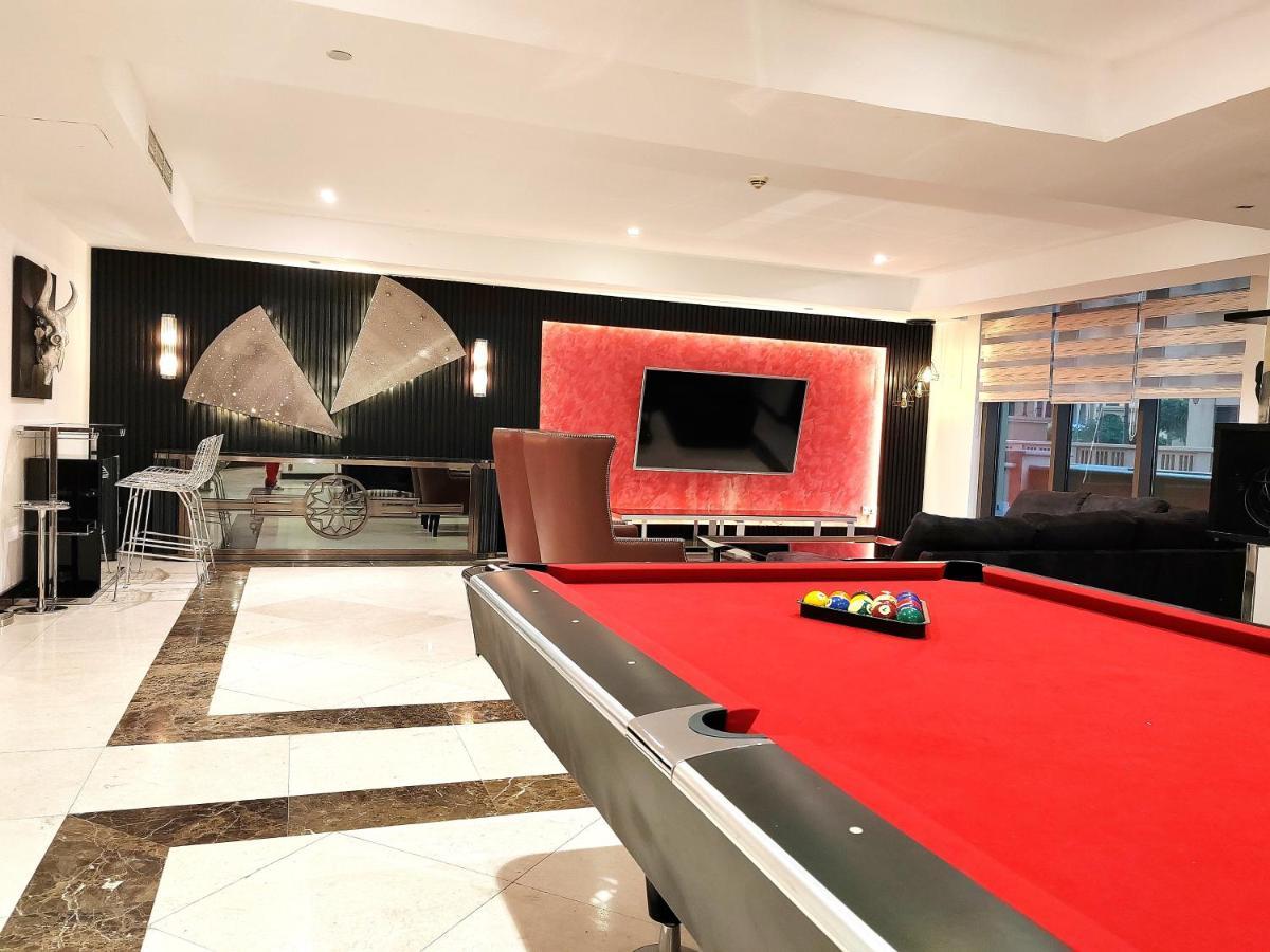 6 Bedrooms In The Main Jbr Walk Holiday home *