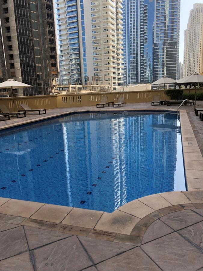 Luxury Waterfront With Access Apartment *