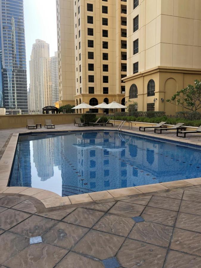 Luxury Waterfront With Access Dubai