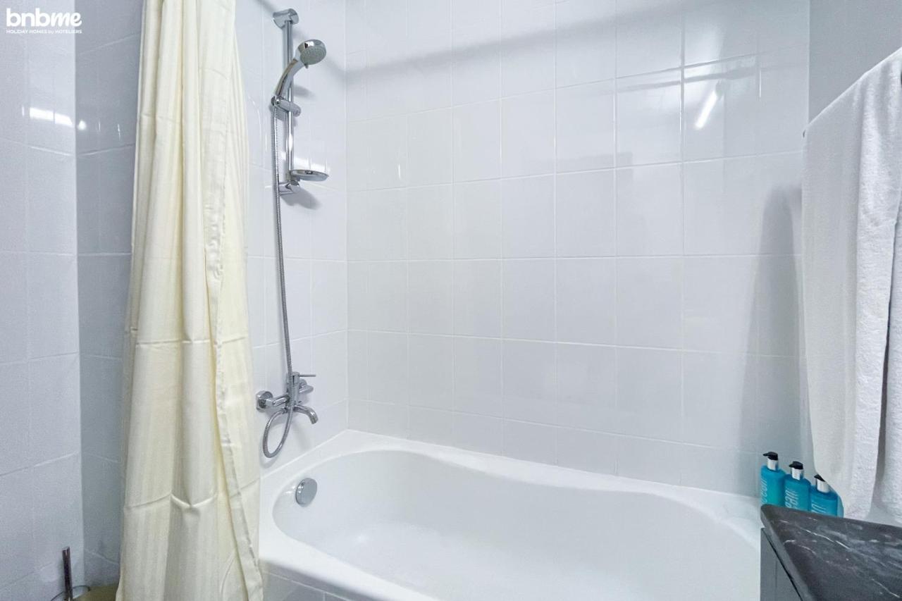 Bnbmehomes - Cosy Downtown Apt W Balcony Near Metro Station -1710 Apartment Dubai