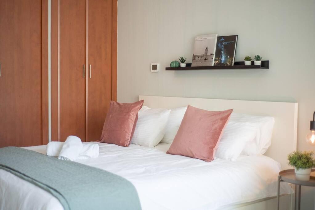 In The Greens 10min To Metrostation Apartment Dubai