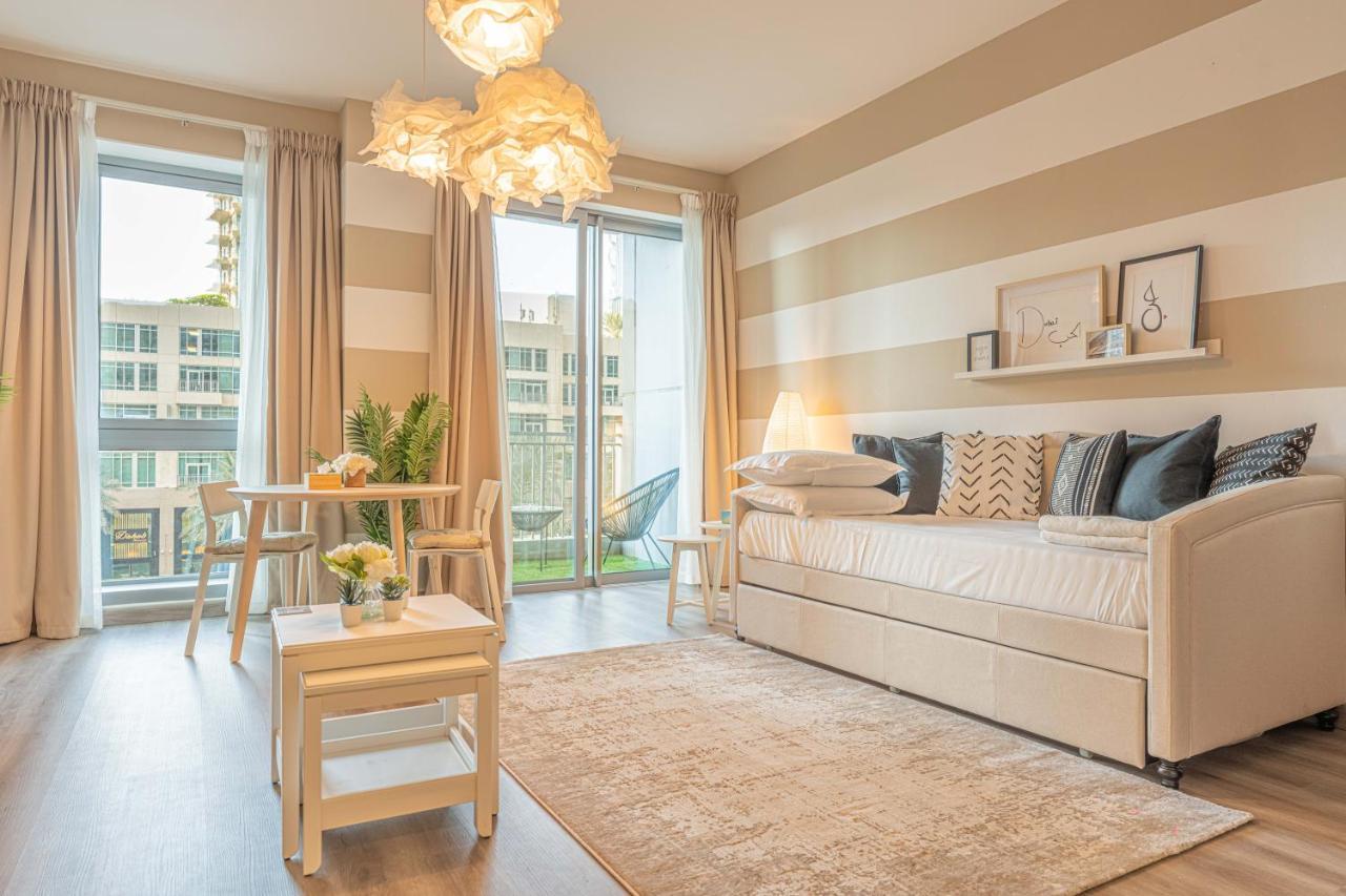 First Class Studio With Downtown Boulevard View Apartment