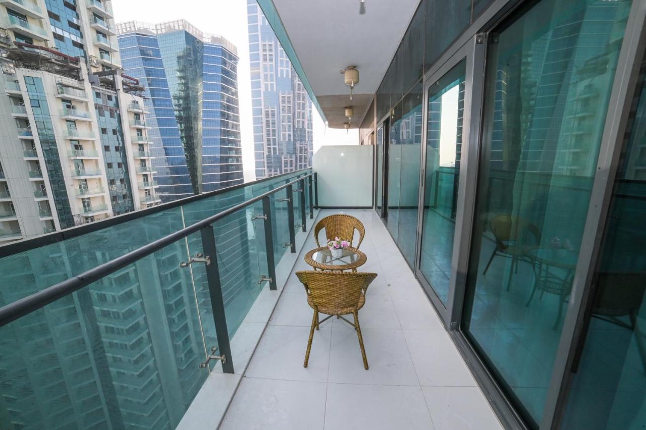 Holiday home 1bhk With Canal View Damac Merano Business Bay *