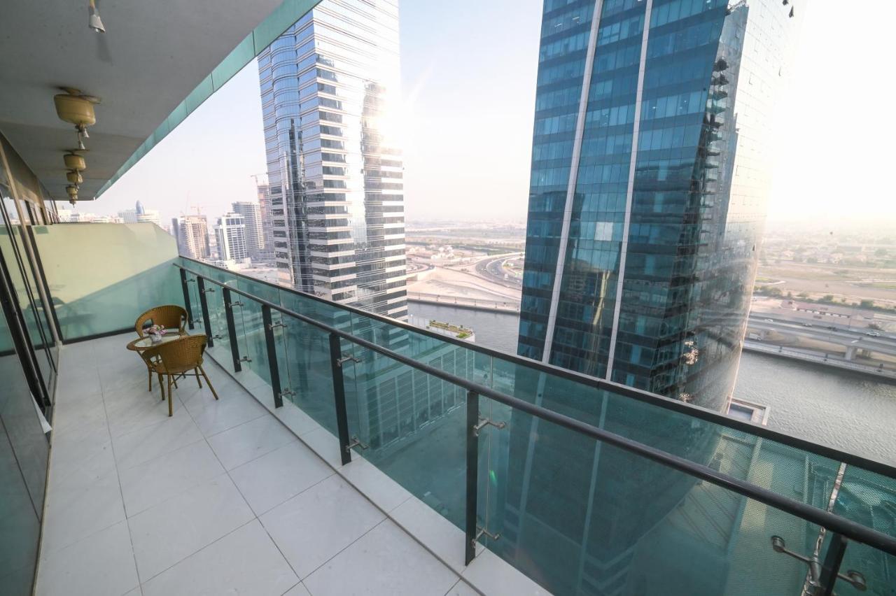 Holiday home 1bhk With Canal View Damac Merano Business Bay *