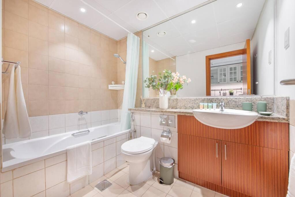 In The Greens 10min To Metrostation Apartment Dubai