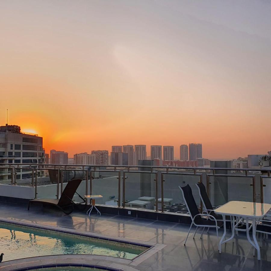 Apartment Luxury A Short Drive Away From Downtown *