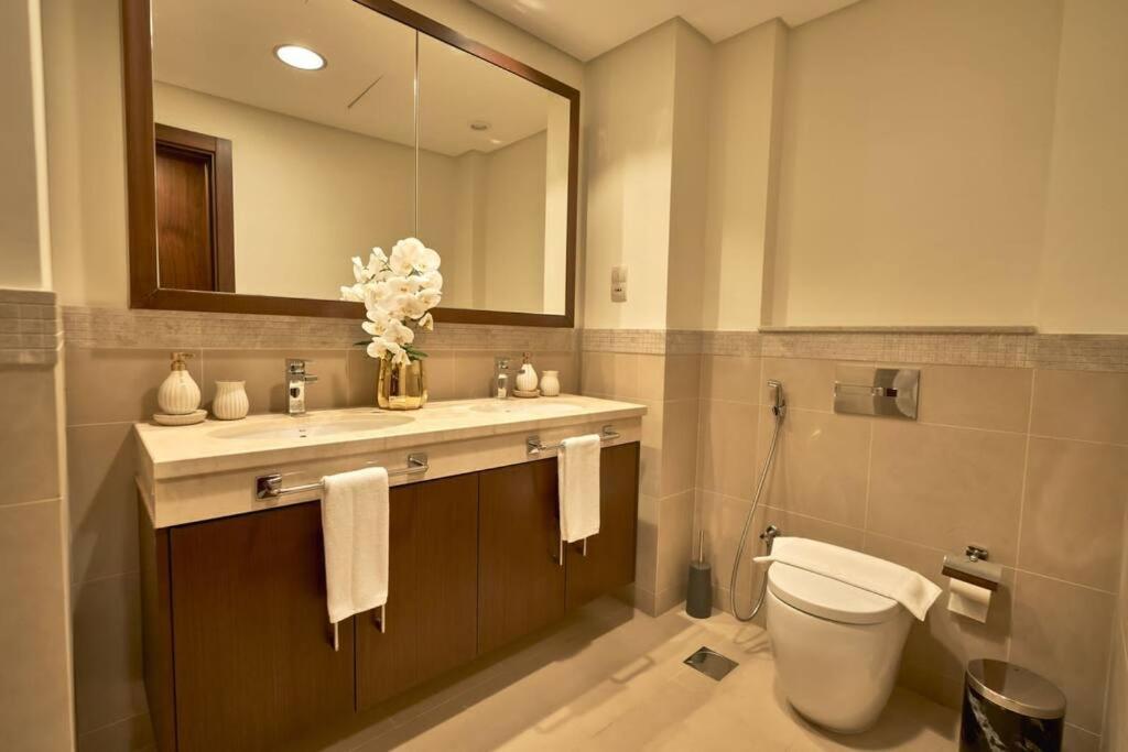 Magnificent Stunning 2 Bedroom With Burj Khalifa View Apartment *