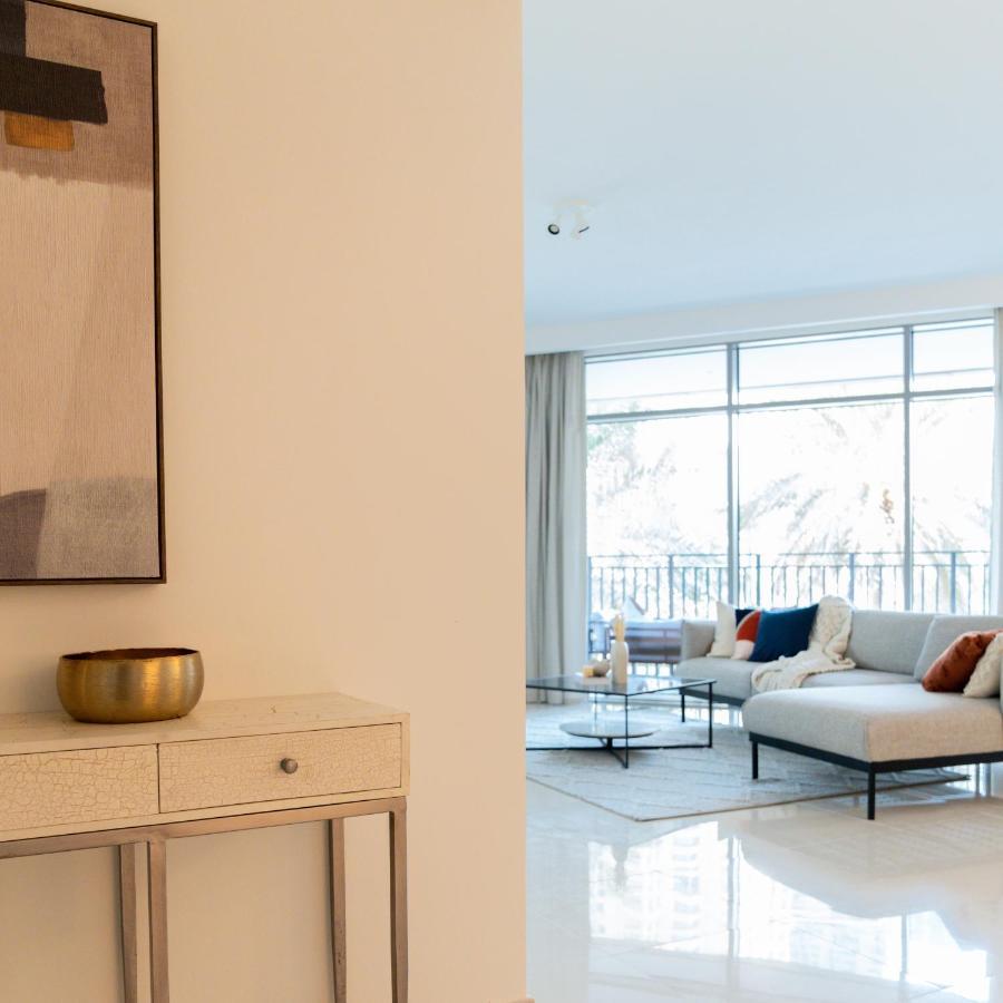 Higuests - Elegant With Terrace Minutes From Burj Khalifa Apartment *
