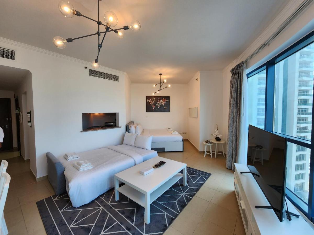 Bright & Valuable, Close To Metro Station Apartment