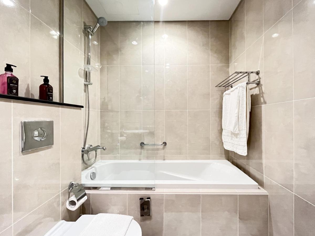 Stunning With Great Facilities And Community Apartment