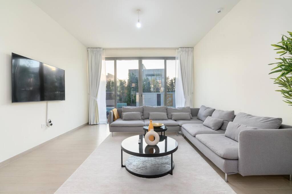 Villa - 3 Bdr With Private Pool - Emaar Golf Links Dubai