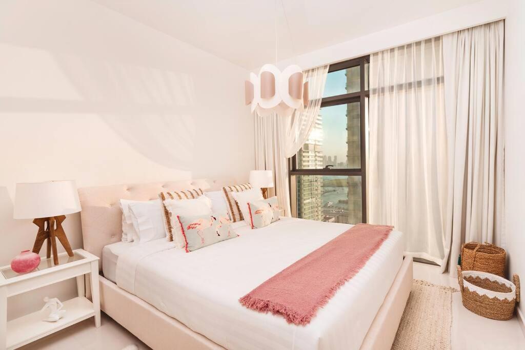 Prime Retreats - Vista Emaar Apartment