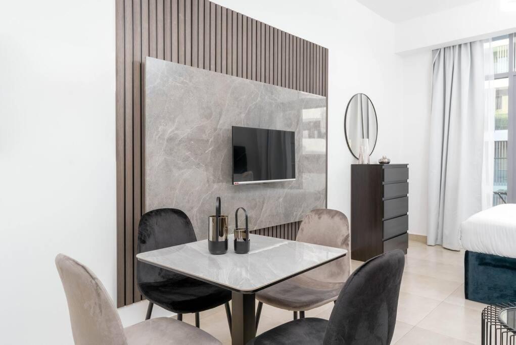 Cozy In Heart Of - Jvc Apartment Dubai