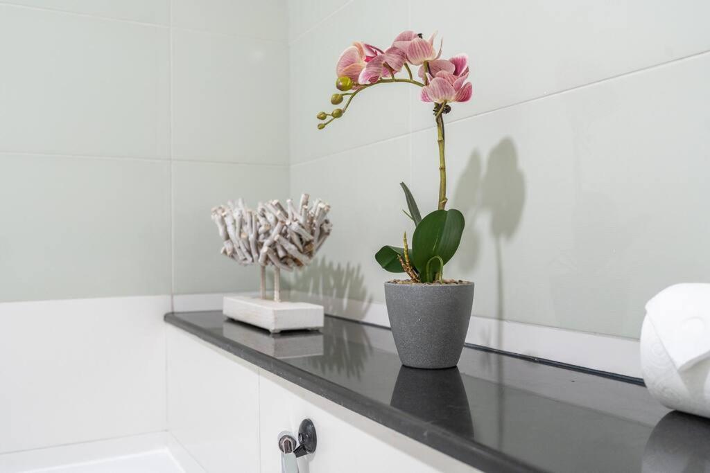 Charming In Marina Apartment Dubai