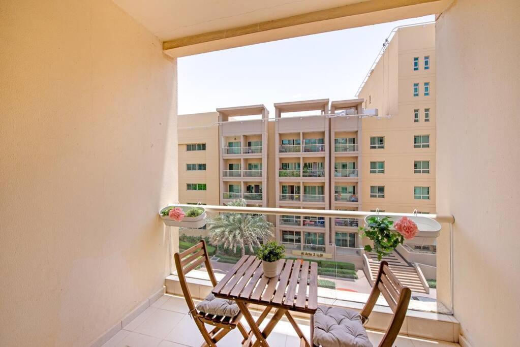 In The Greens 10min To Metrostation Apartment Dubai