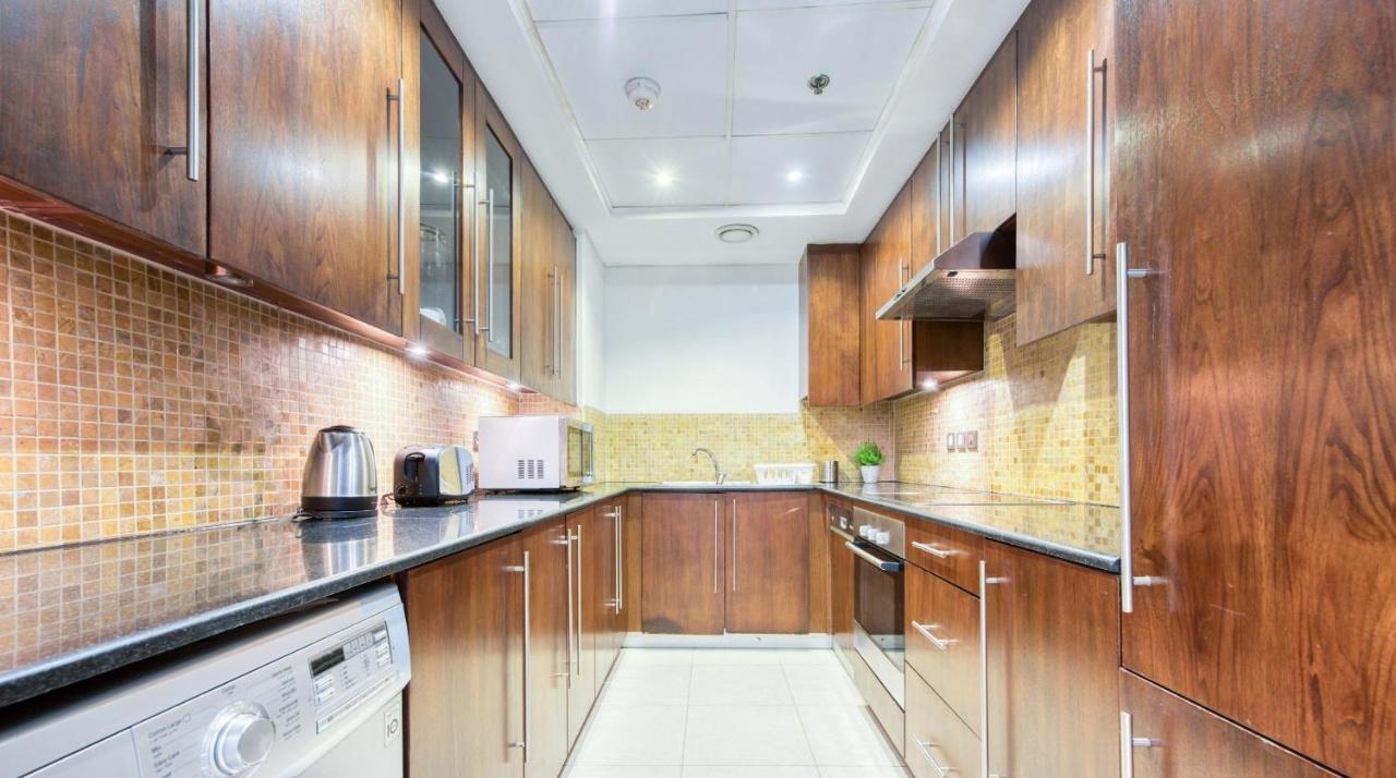 Stunning 1 Bedroom In Down Town *