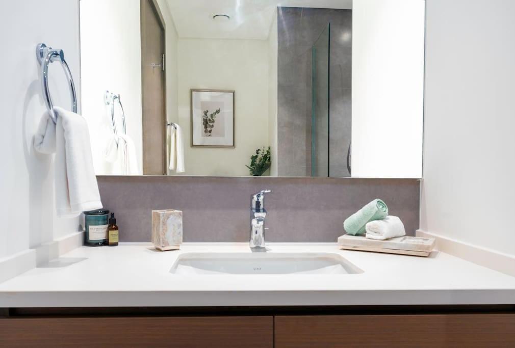 On Off Hh- Creek Harbour-lavish Parisian 2 Br * Dubai