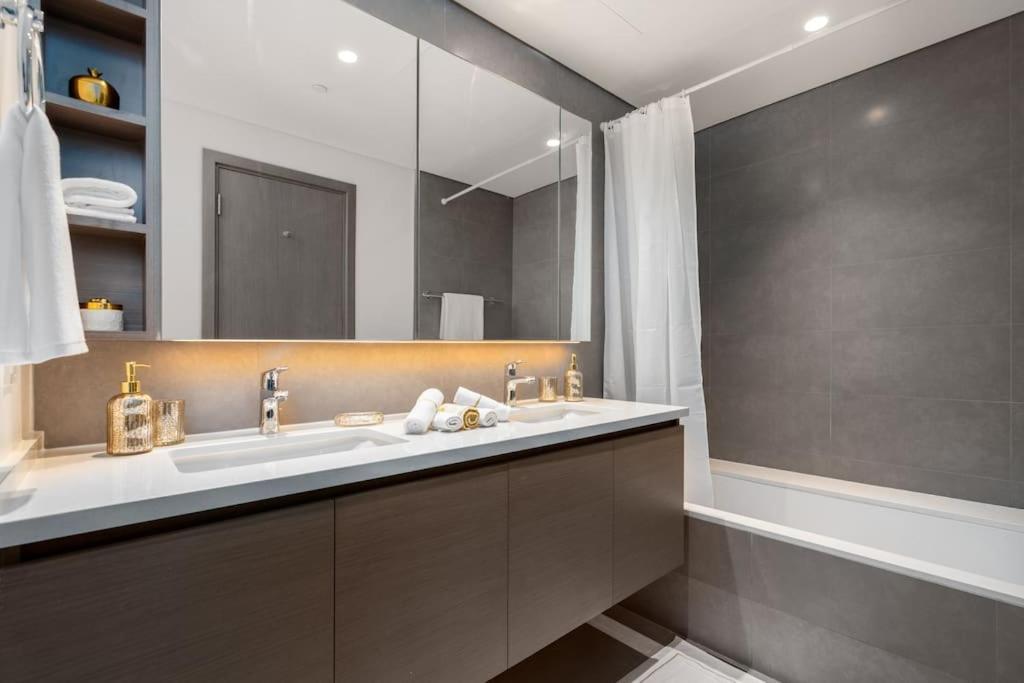 On Off Hh- Creek Harbour-lavish Parisian 2 Br Apartment