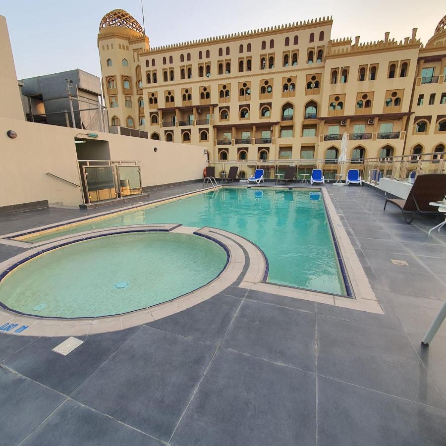 Apartment Luxury A Short Drive Away From Downtown