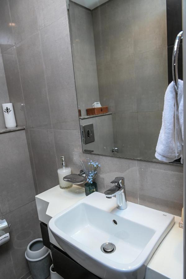1bhk With Canal View Damac Merano Business Bay * Dubai
