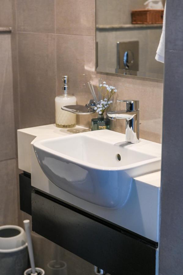 Holiday home 1bhk With Canal View Damac Merano Business Bay *