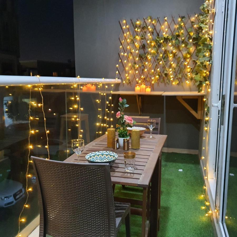 Luxury A Short Drive Away From Downtown Apartment Dubai