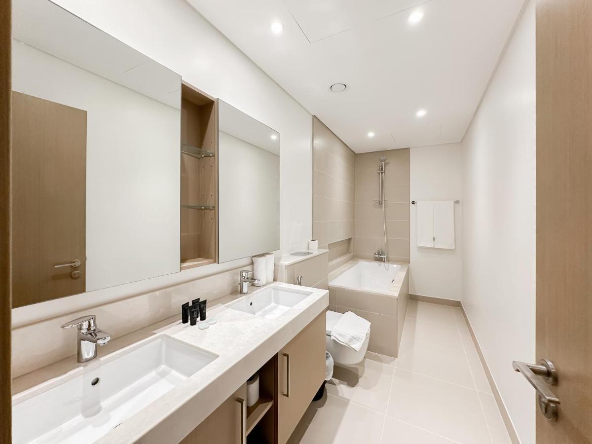 Luton - Sea And Eye View & Luxury 3br , 5242 Tower - , Marina - 28ab02 Apartment *