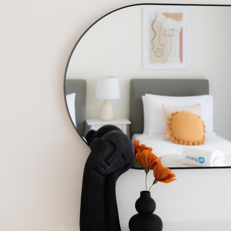 Higuests - Elegant With Terrace Minutes From Burj Khalifa Apartment Dubai