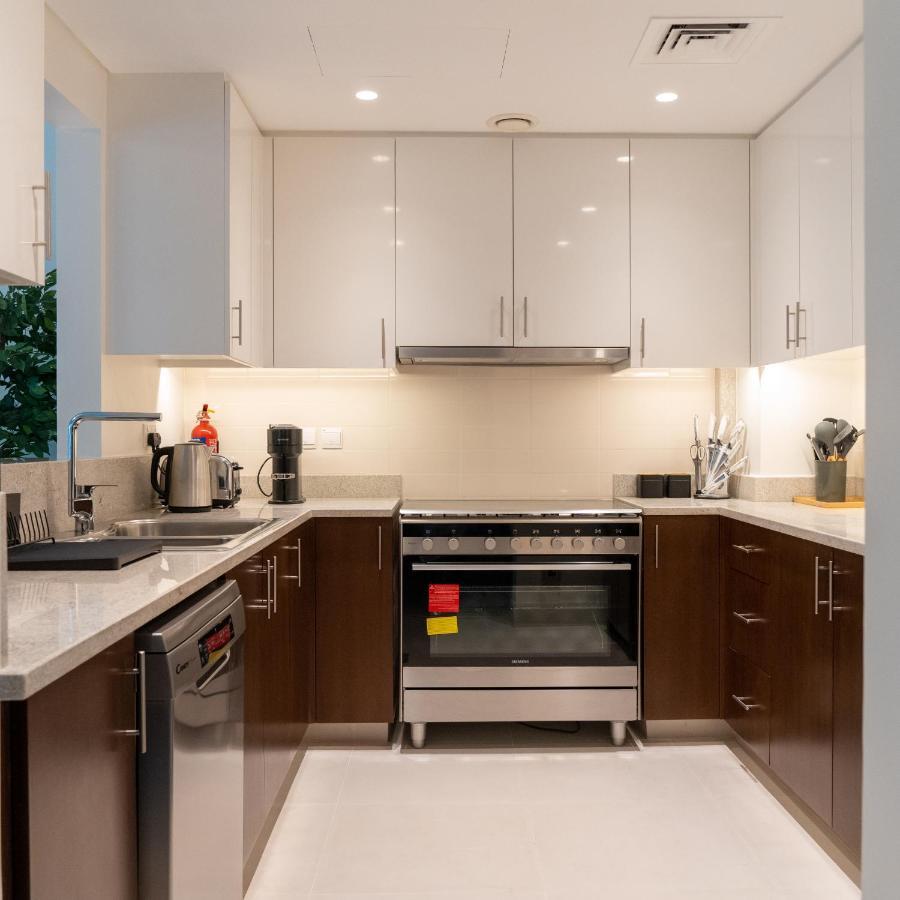 Higuests - Elegant With Terrace Minutes From Burj Khalifa Apartment