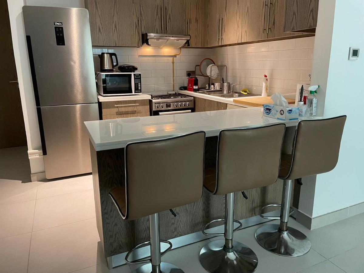 One-bedroom Apartment *