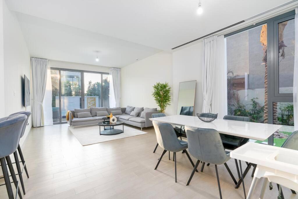 - 3 Bdr With Private Pool - Emaar Golf Links * Dubai