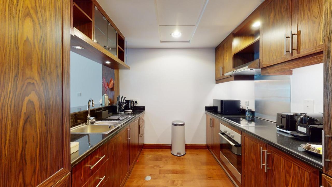 Stylish 2-bed Burj Khalifa And Fountain Views Apartment *