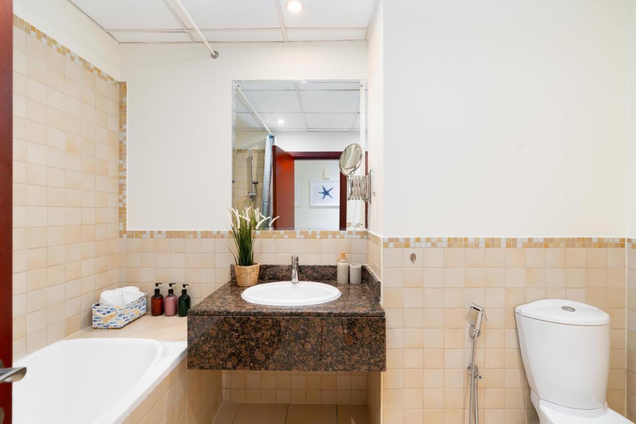 Ultimate / 7 Beds / Sea, Jbr And Ain Views / 3 Min Walk To Jbr / Large Families Or Groups / Perfect Vacation Destination Apartment