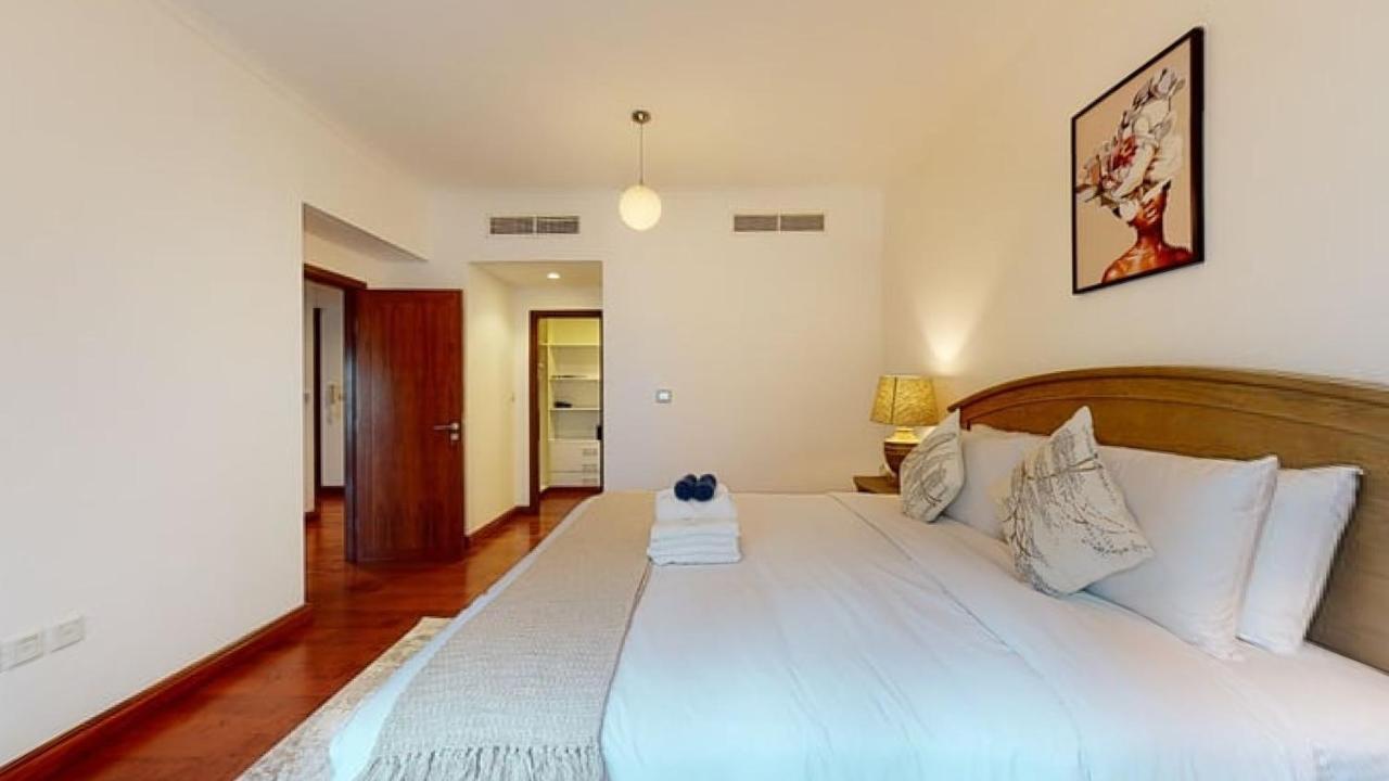 Stylish 2-bed Burj Khalifa And Fountain Views Apartment *