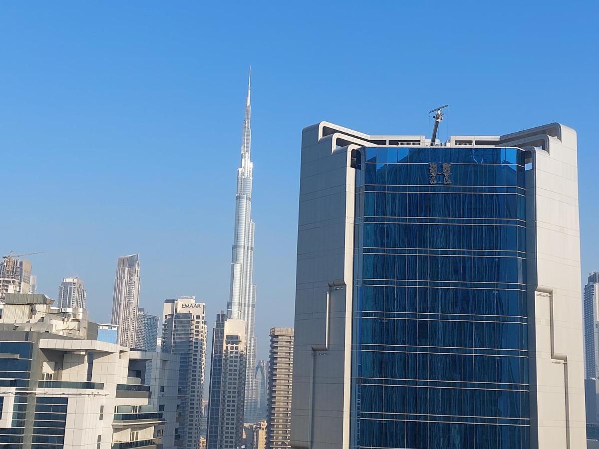 Bayz Burj Khalifa View Apartment *